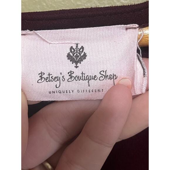 Betsy’s Boutique Shop 3/4 Length Sleeve Top - Picture 4 of 8